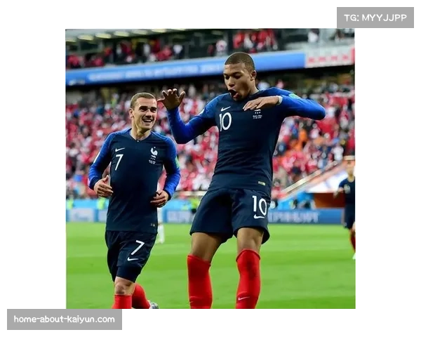 法国德尚谢幕战变阵 姆巴佩速度反击考验三中卫体系适应性